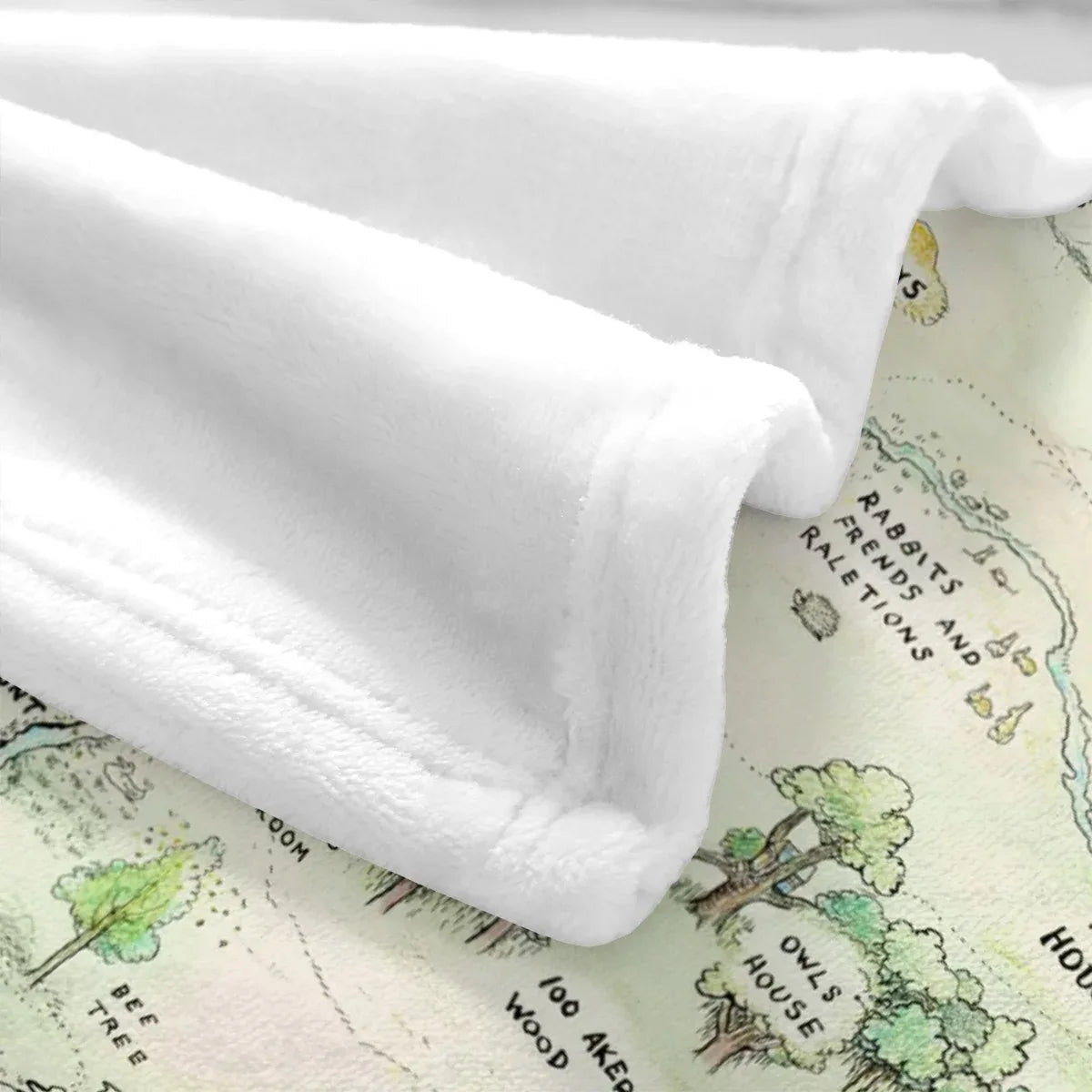 Classic Pooh Map Blanket - Cozy Adventure Throw